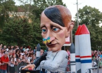 Putinin maketi karnavalda təqdim edildi - Foto