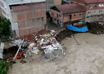 Türkiyədə sel: Binalar çökdü, yollar dağıldı - Video
