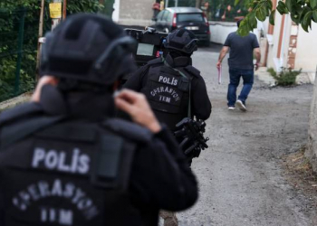 İstanbulda polislərə silahlı hücum olub