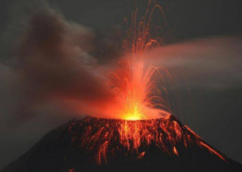 Havayda 40 il yatan Mauna Loa vulkanı oyandı - Video