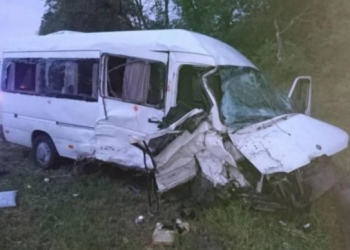 Donetskdə rus hərbiçilərinin maşını mikroavtobusla toqquşub - 16 sərnişin ölüb...