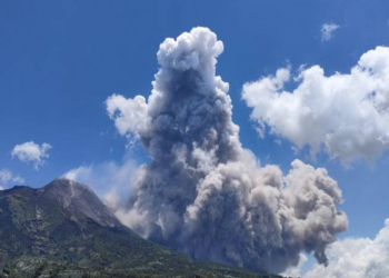 İndoneziyada Merapi vulkanı püskürməyə başlayıb