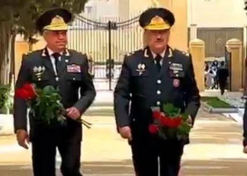 Generallar Ümummilli Liderin məzarını ziyarət edib - Video