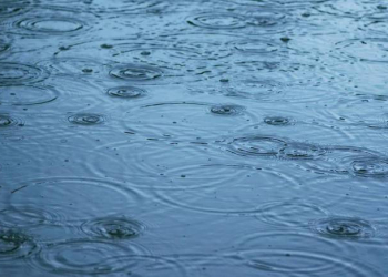 Hava şəraiti qeyri-sabit keçib, bəzi yerlərdə yağış, Şahdağda qar yağıb - Faktiki hava