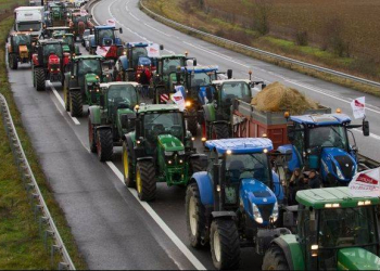 Etirazçı fermerlərin traktorlar karvanı Aİ sammiti günü Brüsselə daxil oldu - Video