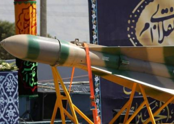 İran dənizdən buraxılan ballistik raketi sınaqdan keçirib