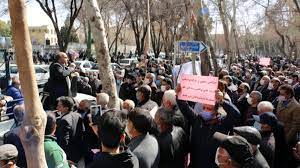 İran polisi İsfahanda etirazçıları öldürüb