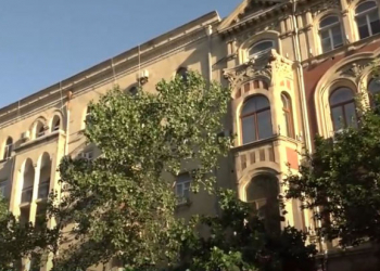 Bakıda tarixi binanın görünüşünə qanunsuz müdaxilə - Video