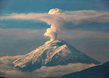 Dünyanın ən böyük vulkanlarından biri oyandı - Video
