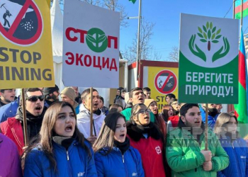 Xankəndi-Laçın yolunda aksiya: Etirazçılar dünya ictimaiyyətinə müraciət edib