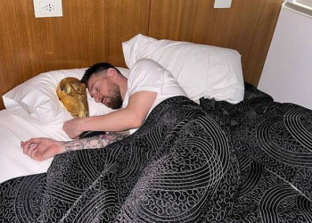 Messi Dünya kuboku ilə yatmasının tarixçəsini danışdı - Foto