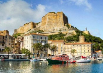 Fransanın Korsika qərarı etiraz foğurdu