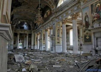 Rusiya ordusunun Odessanı bombalaması nəticəsində kafedral kilsə dağılıb