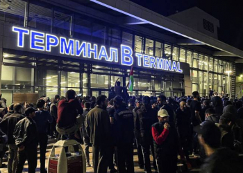 Melikov: Mahaçqala hava limanında iğtişaşlar zamanı iki polis yaralanıb