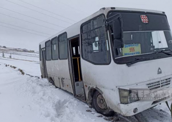 Bakı-Şamaxı yolunda avtobus qəzaya düşüb
