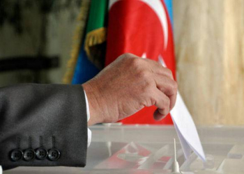 İki siyasətçi seçici imzalarını MSK-ya təqdim edib - Yenilənib