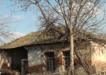 200 ildən çox yaşı olan məşhur Lənbəranskilərin evi dağılır - Video