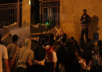 Gürcüstanda polis etirazçılara rezin güllədən istifadə edib, yaralananlar var - Yenilənib