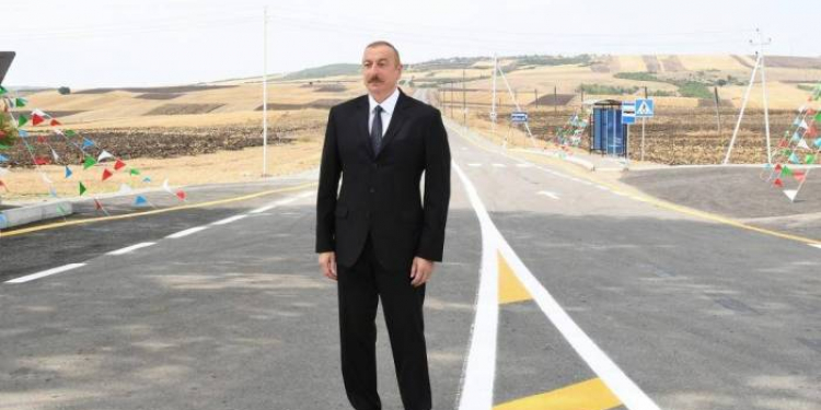 Prezident Əhmədbəyli-Füzuli-Şuşa avtomobil yolunda birinci tunelin açılışında iştirak edib